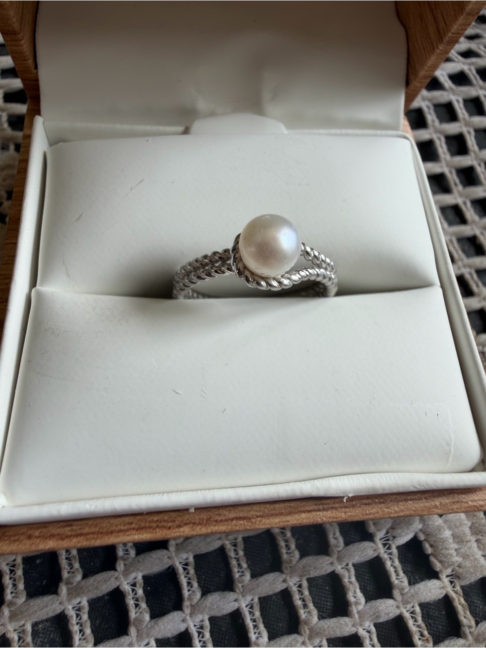 Sterling Silver Pearl Rope-Style Women's Ring - White Pearl